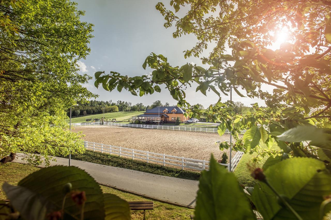 Hotel Horse Riding - Jezdecky Areal Tršice エクステリア 写真