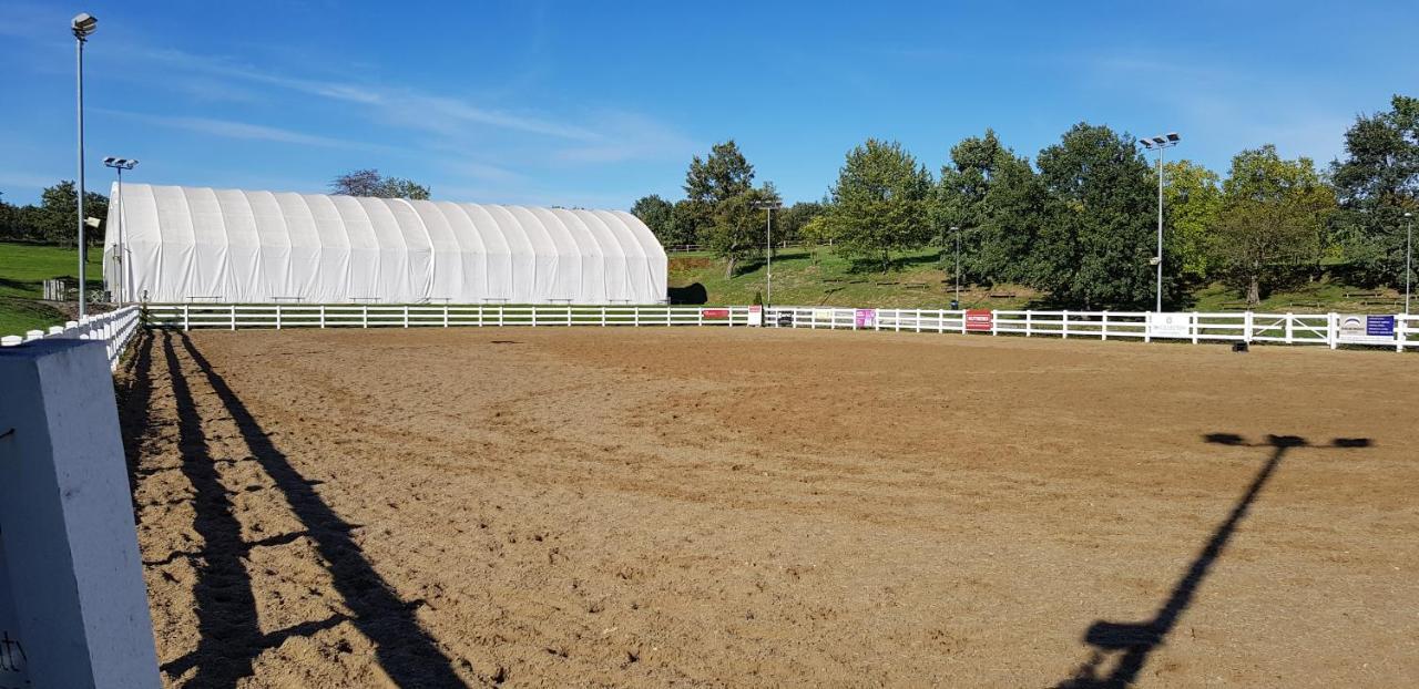 Hotel Horse Riding - Jezdecky Areal Tršice エクステリア 写真