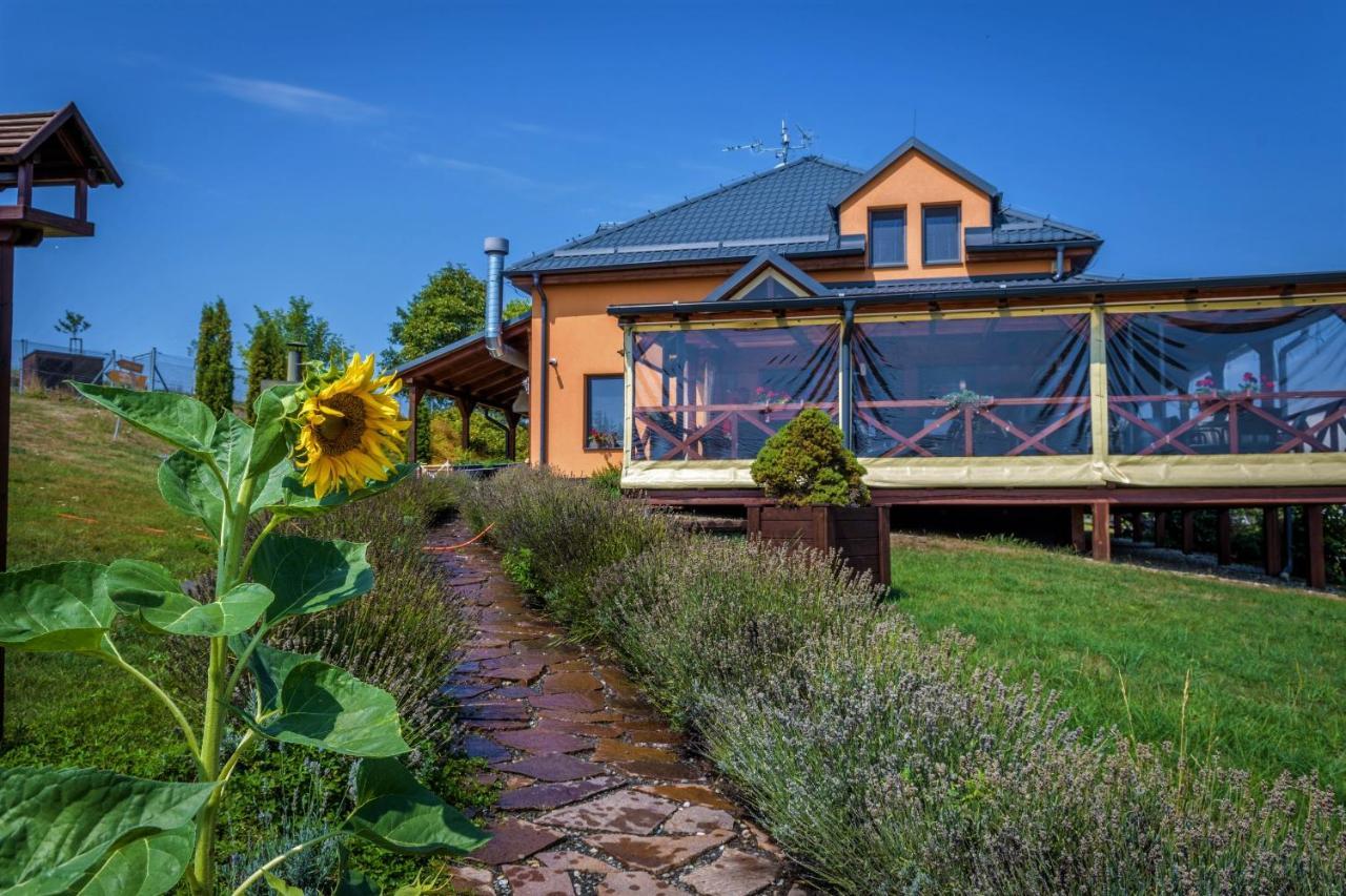 Hotel Horse Riding - Jezdecky Areal Tršice エクステリア 写真